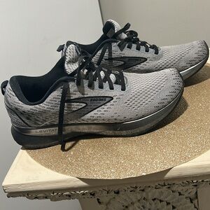 👟🏃🏽BROOKS Unisex Levitate Running Shoes 5.0